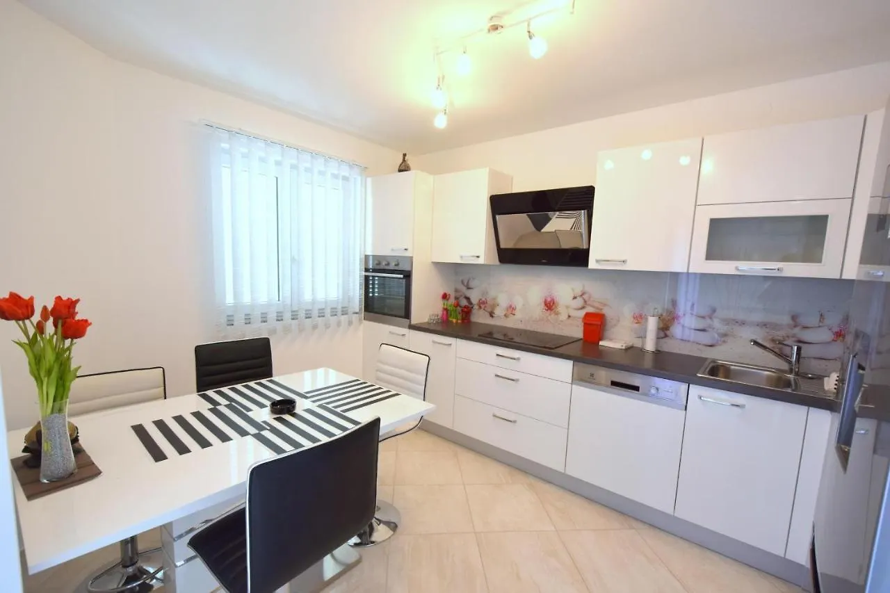 Apartment Acija مالينسكا