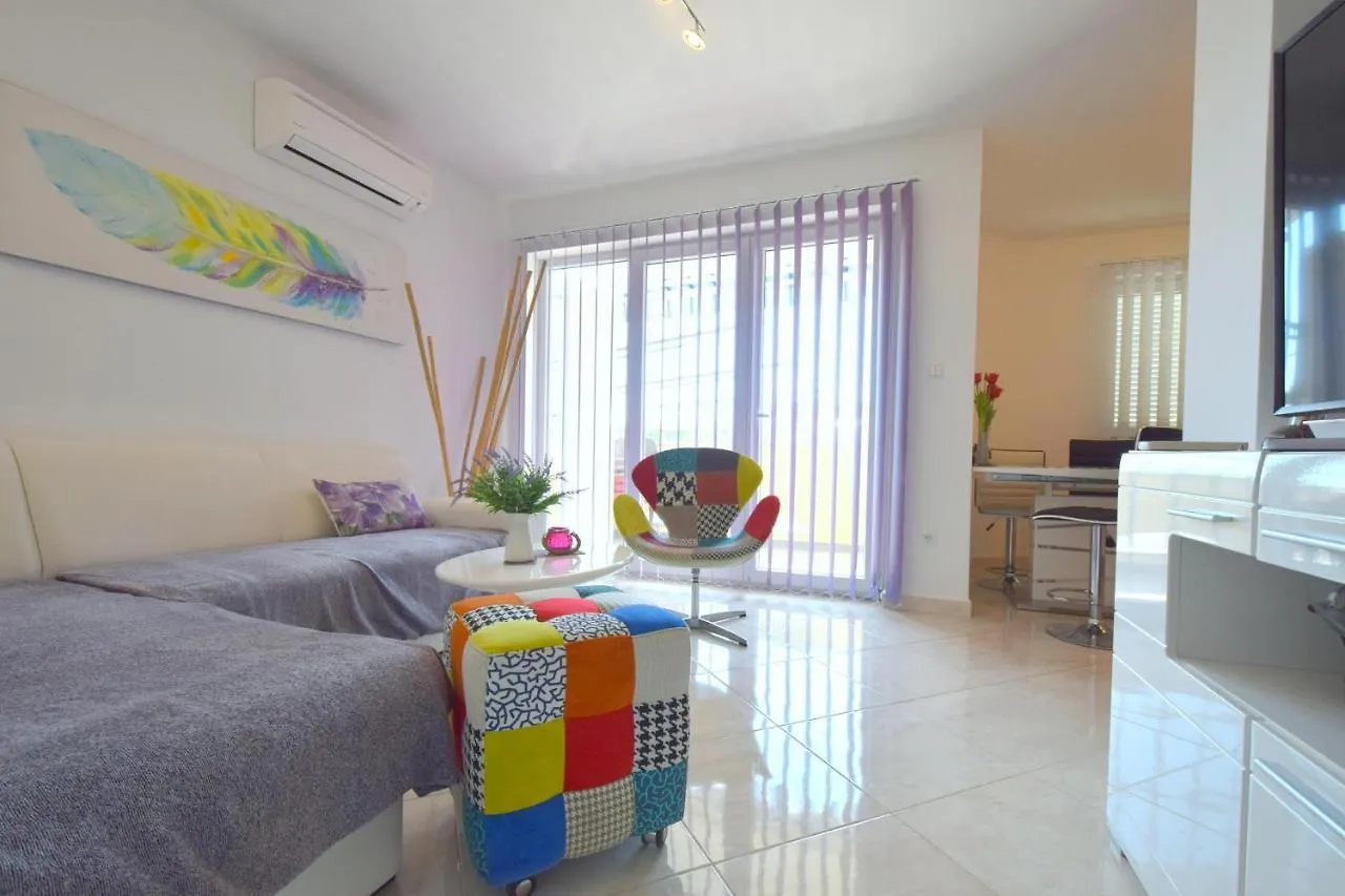 Apartment Acija مالينسكا 0*,